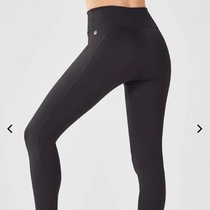 NWT Fabletics Sold Powerhold Capri Leggings Black